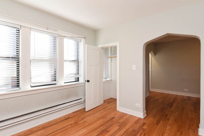 Foto del edificio - 4418 N Wolcott Ave