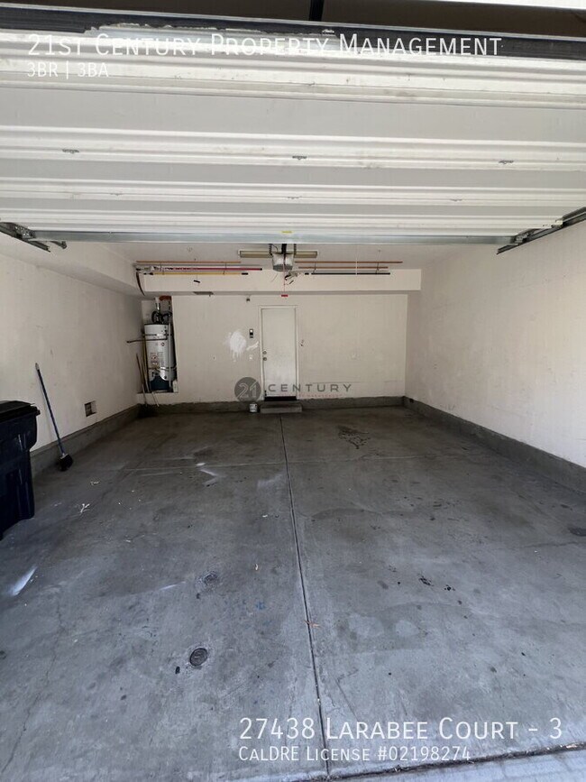 Foto del edificio - 27438 Larabee Ct