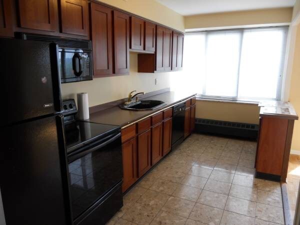 Kitchen - 12520 Edgewater Dr