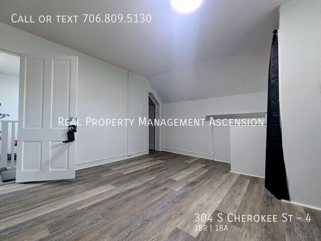 Foto del edificio - 304 S Cherokee St
