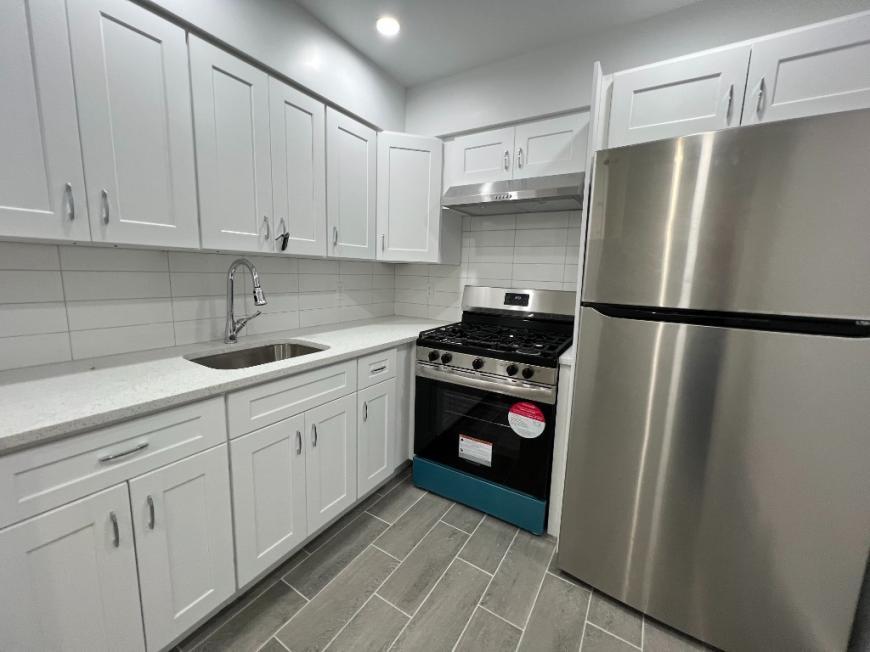 Foto principal - 1 bedroom in WOODSIDE NY 11377