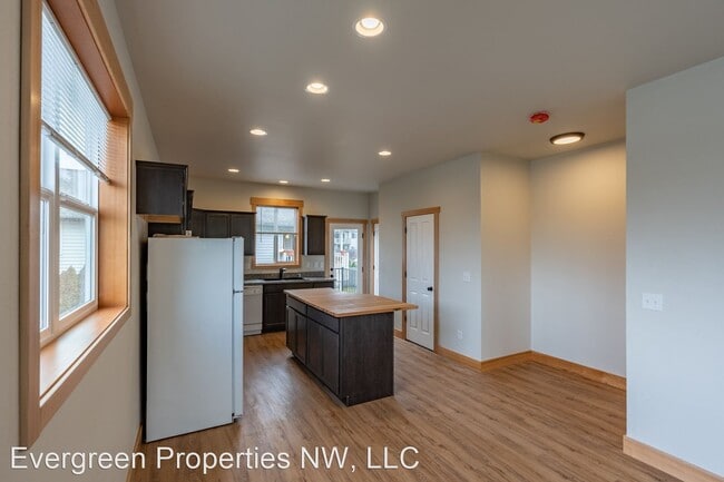 Building Photo - 1728-1728 E Sunset Dr