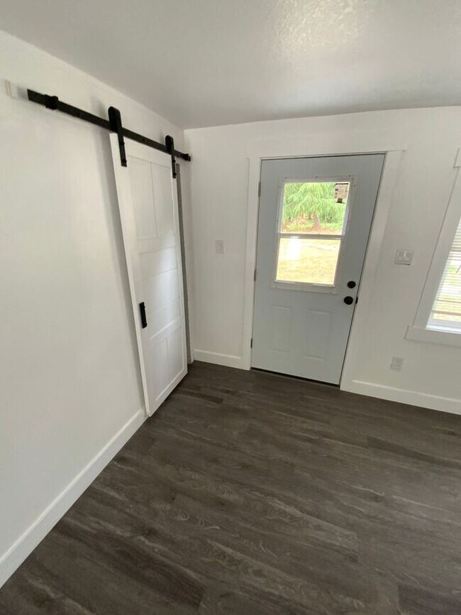 Building Photo - Puyallup 2bd 1.5th DUPLEX AVAILABLE NOW