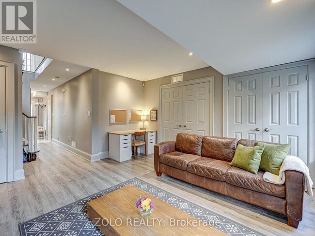 Building Photo - 8 Burgon Pl