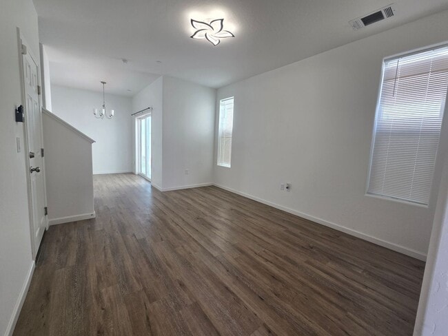 Building Photo - 3 BR 2.5 BA Available Now