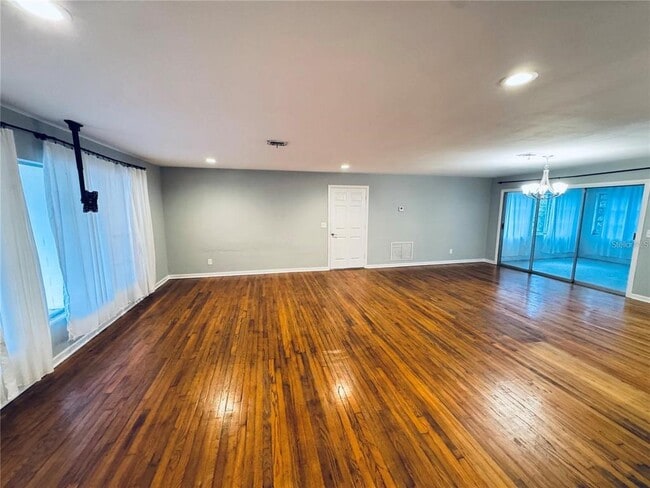 Building Photo - 2022 Edgewood Rd