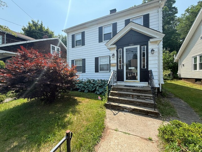 Beautiful 3 Bed, 2 Bath Single Family Colonial for Rent in New Britain! - Beautiful 3 Bed, 2 Bath Single Family Colonial for Rent in New Britain! House