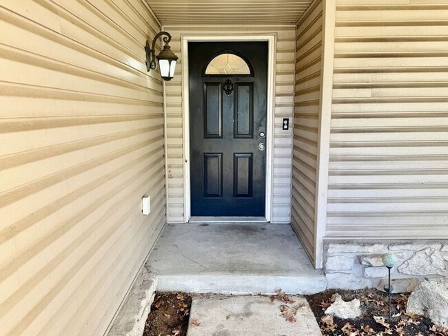 Building Photo - 8841 E 93rd St