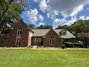 Building Photo - 9118 Fox Ridge Rd