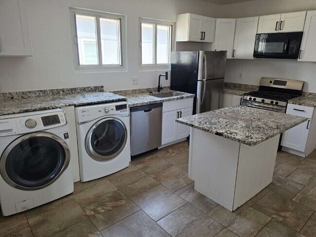 Foto del edificio - UPDATED 2 BEDROOM, 2 BATH NEAR DOWNTOWN PHOENIX