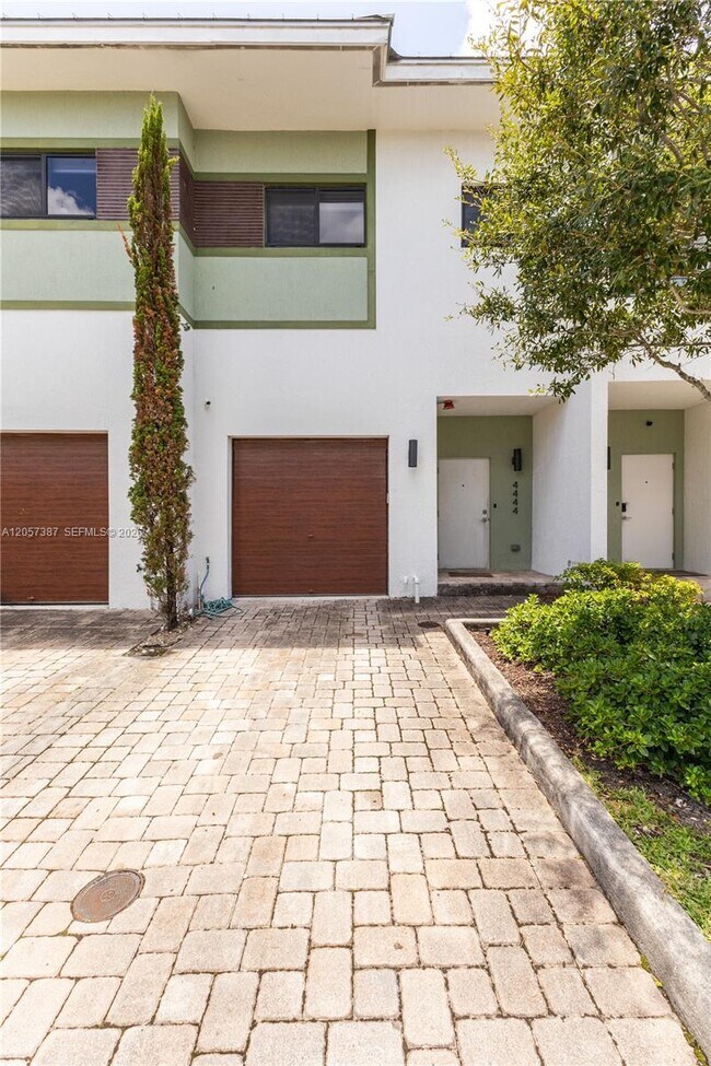 Foto del edificio - 4444 NW 9th St.