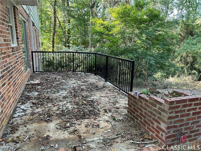 Building Photo - 210 Riverside Dr