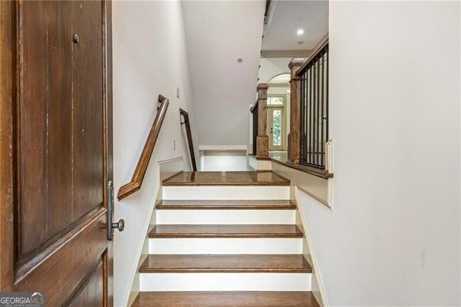 Building Photo - 58 Sheridan Dr NE