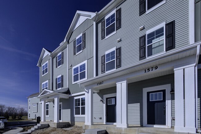 Building Photo - 1587 Syracuse Dr