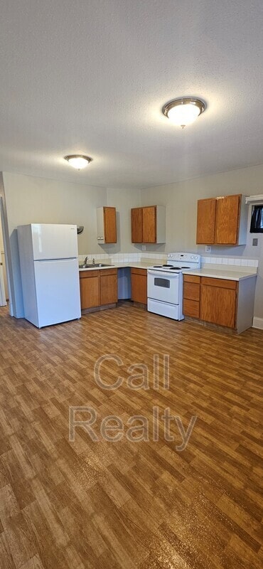 Building Photo - 1504 S Latawah St