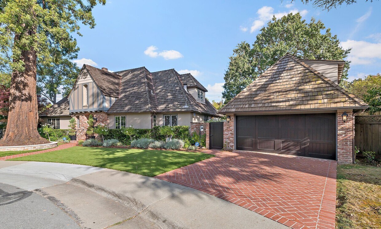 Foto principal - Exquisite English Tudor Estate on Private ...