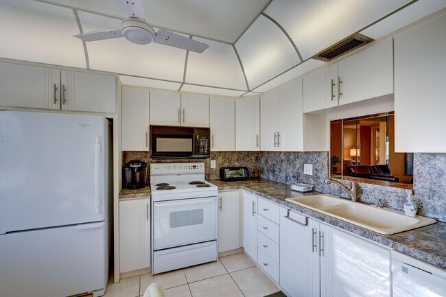 Building Photo - 2304 Lucaya Ln