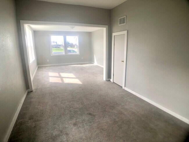 Living Room - 2400 S A St