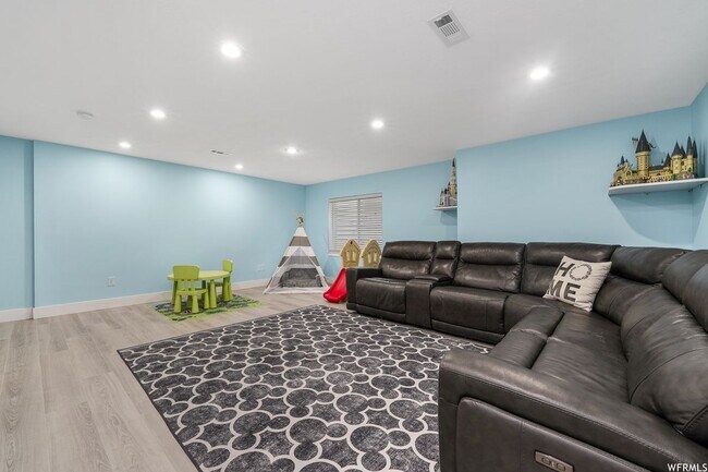 Building Photo - 9288 Castlebury Ct