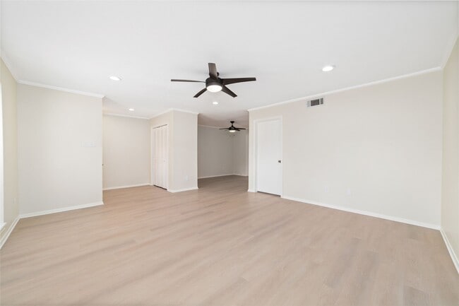Foto del edificio - 14345 Misty Meadow Ln