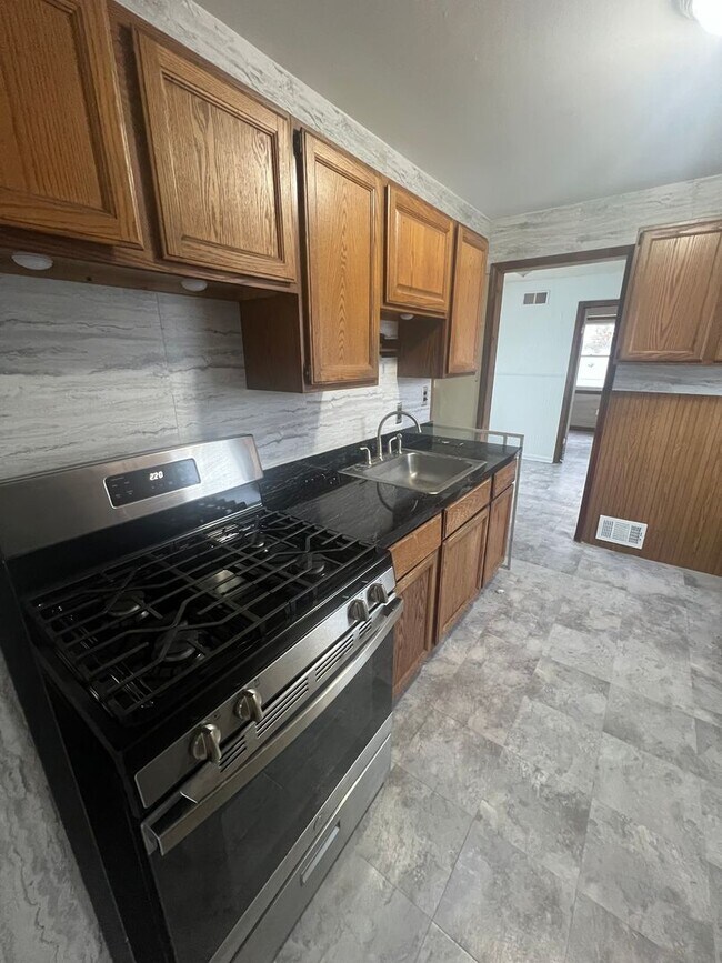 Foto del edificio - 8628 Chapp Ave