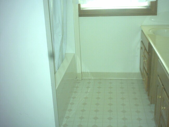 Foto del edificio - 1332 Central Ave