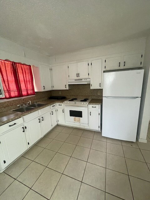 Foto del edificio - 2 Bed, 1 bath Apartment