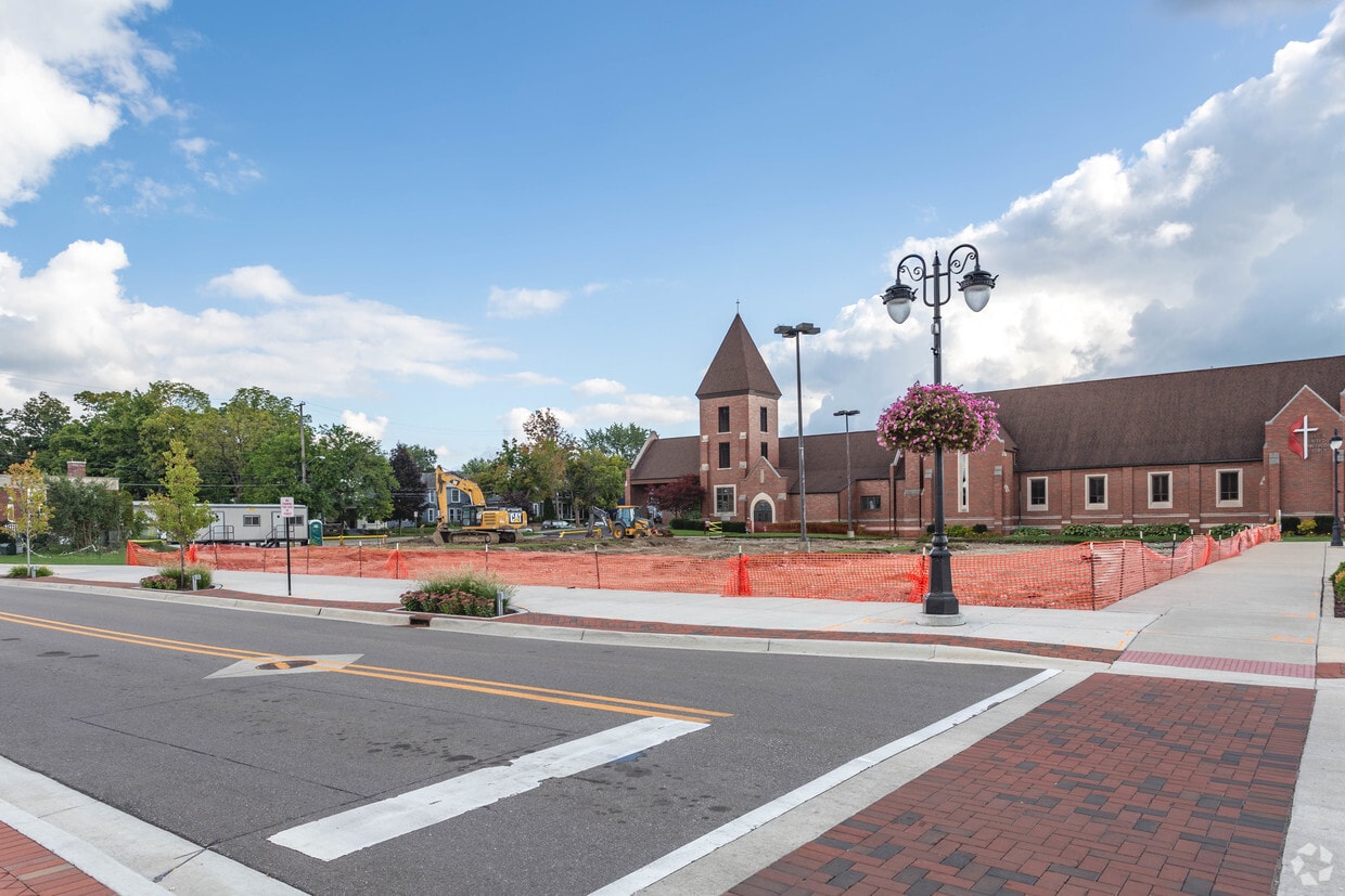 111 S Leroy St, Fenton, MI 48430 Apartments in Fenton, MI