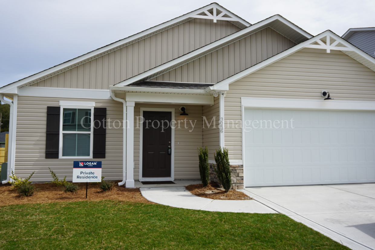 Foto principal - 3BR/2BA with 2 Car Garage in the New Cherr...