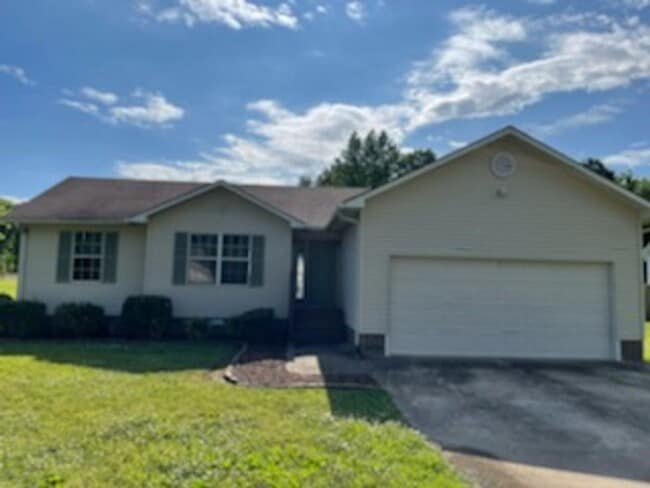 Building Photo - Charming 3 BD 2 BA Home!