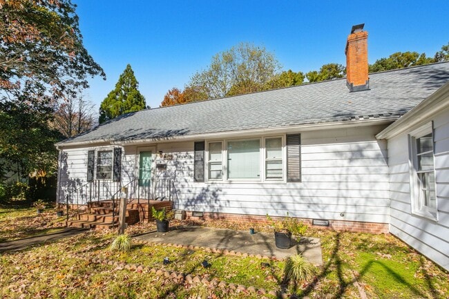 Building Photo - 3 Bed 1 Bath Home for Rent in Newport News