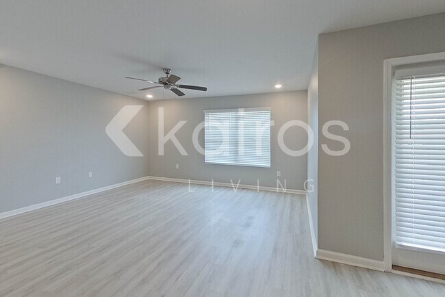 Building Photo - 4675 Malay Cir