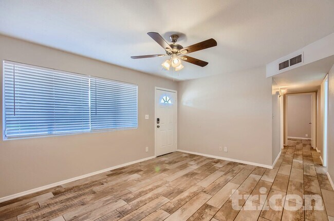 Building Photo - 826 W Del Rio St