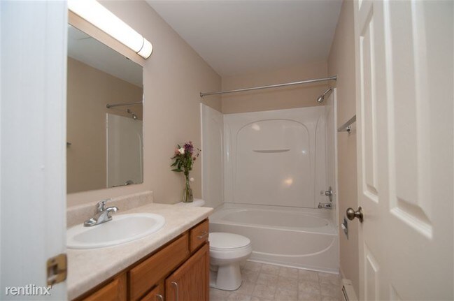 Baño moderno - 6103 Mallard Cir