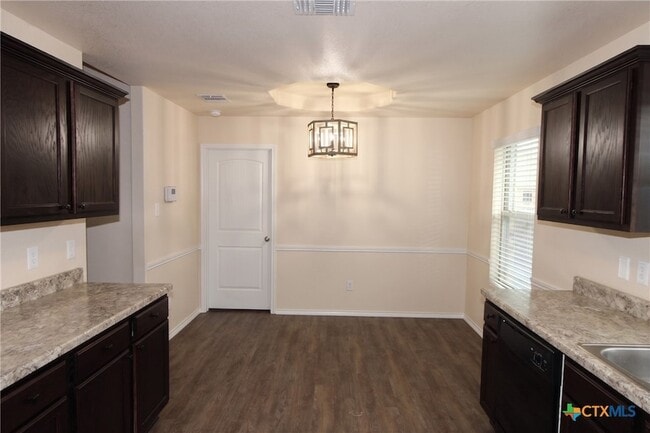 Building Photo - 608 Rowdy Dr