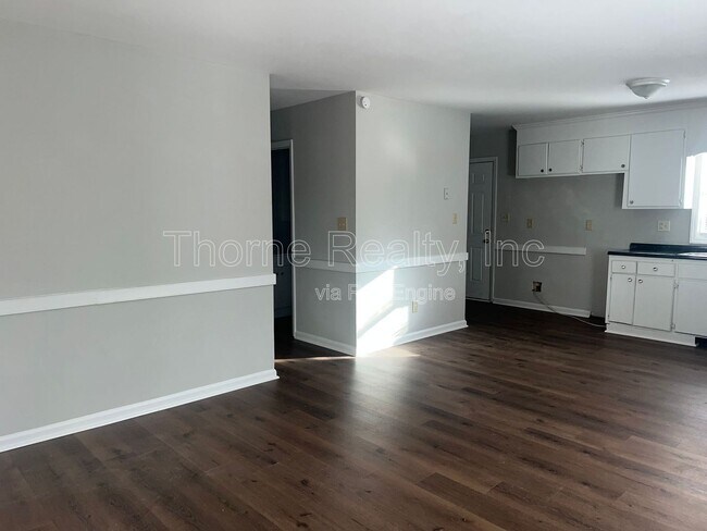 Foto del edificio - 1704 Charter Dr