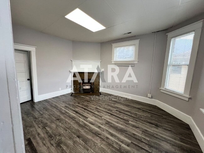 Building Photo - 254 Fern Ave N