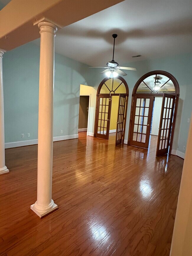 Building Photo - 533 Stonemason Dr