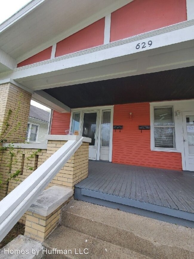 Building Photo - 950 S Kenmore Dr