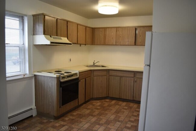 Building Photo - 195 N Beverwyck Rd