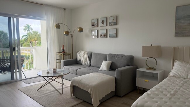 Building Photo - 2600 N Flagler Dr