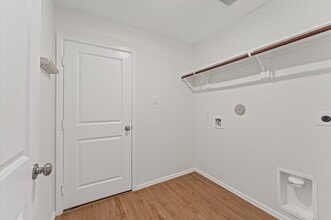 Building Photo - 347 Riverwood Village Ln