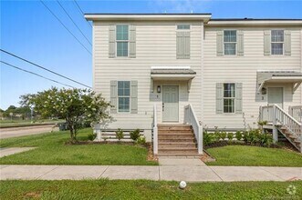 Building Photo - 850 W Sallier St