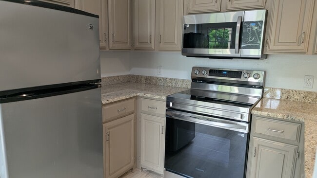 Stainless Appliances - 5200 Martel Ave