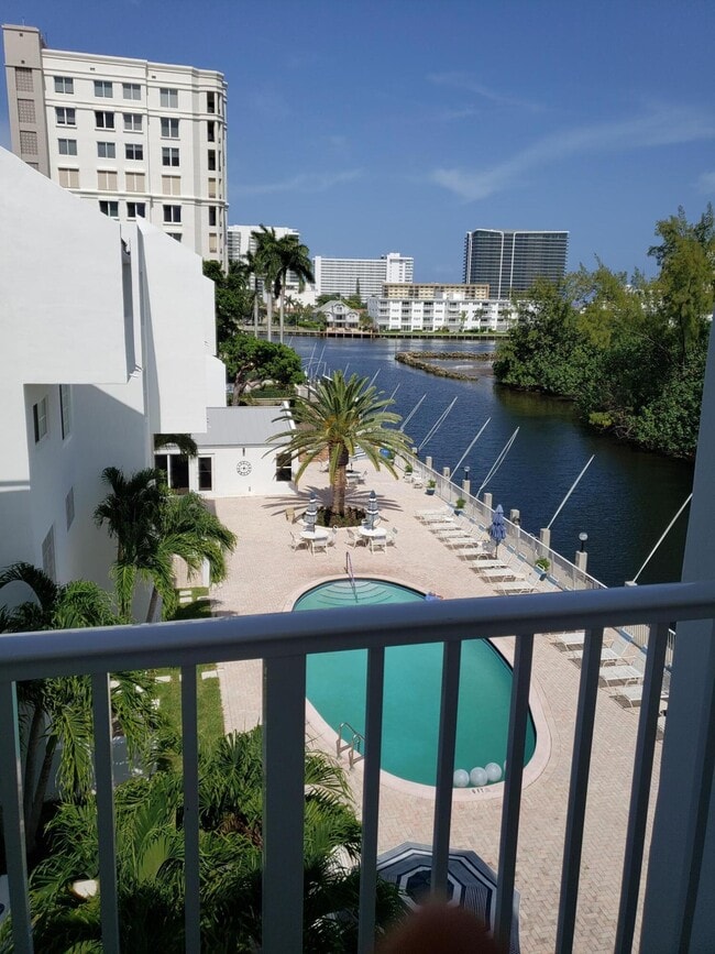 Building Photo - 2850 NE 14th Street Causeway