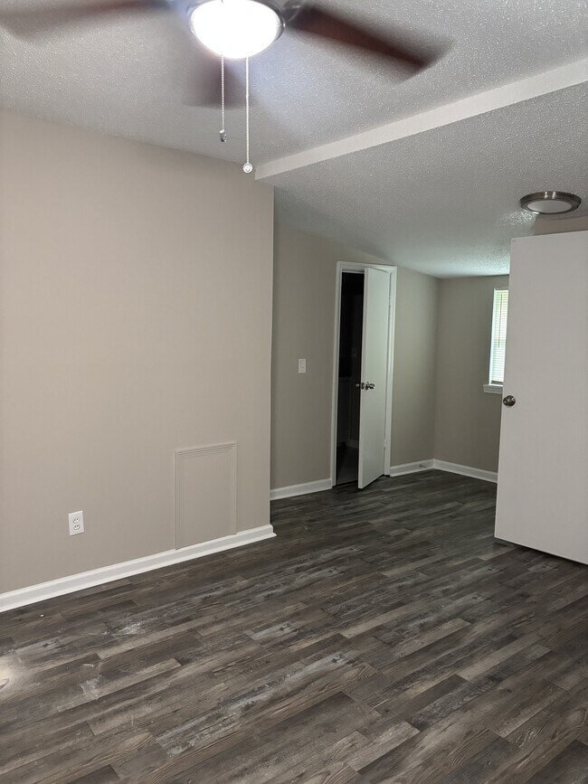 Building Photo - 4483 Suncrest Dr