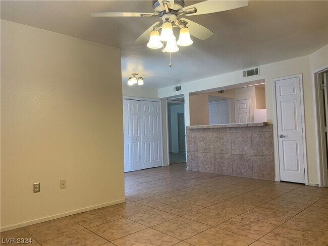 Foto del edificio - 555 E Silverado Ranch Blvd