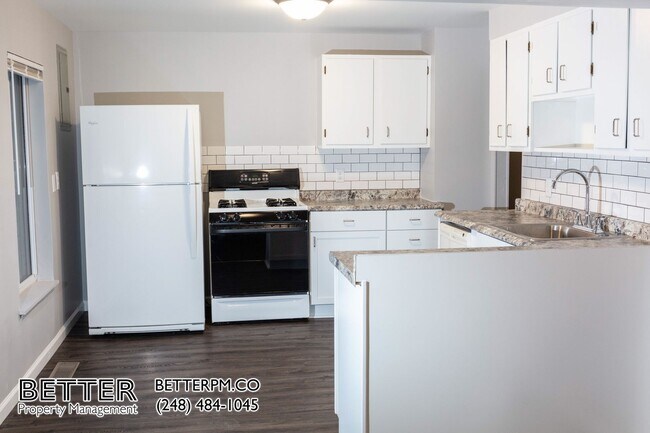 Building Photo - Tastefully Updated 2 Bedroom Home with Garage
