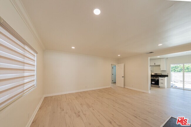Foto del edificio - 8149 Alcove Ave