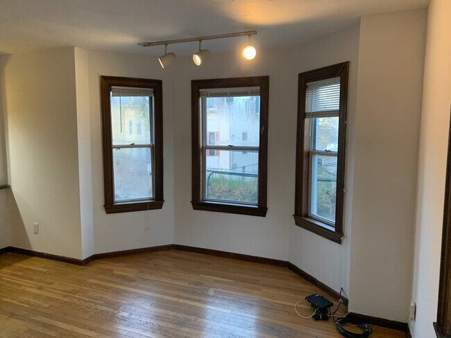 Building Photo - 83 Sheridan St